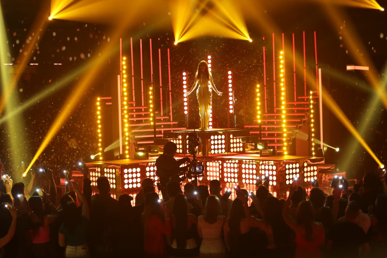 La estrella mexicana conquistó a las bellas y al público con una magistral interpretación de su nuevo sencillo ‘Vuélveme a querer’.