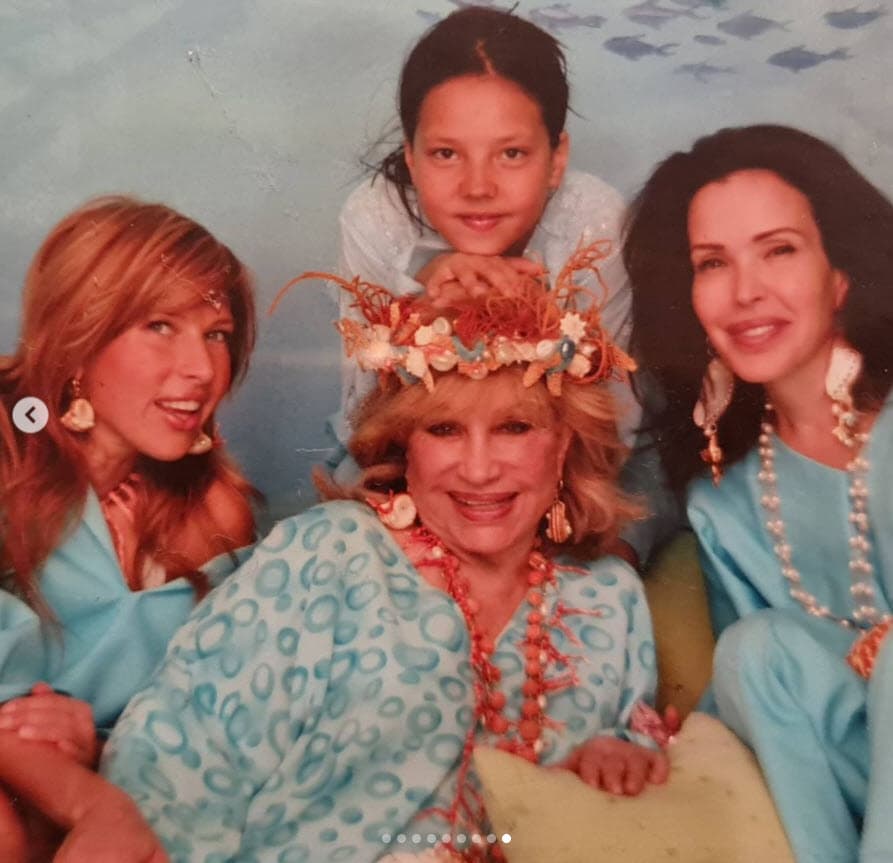 En otra parte, destacó lo "noble" que era su hija y que "no había día que no hiciera un acto de amor con alguien": "Tu fortaleza no se la conozco a nadie, los 
<b><a href="https://www.univision.com/entretenimiento/hijos-de-famosos/frida-sofia-pide-oraciones-por-la-salud-de-su-hermana-natasha-moctezuma" target="_blank">meses que pasábamos en hospitales </a></b>son suficiente para amargar a cualquiera, pero a ti no, cada vez salías con más fuerza y más ganas de vivir". 
<br>