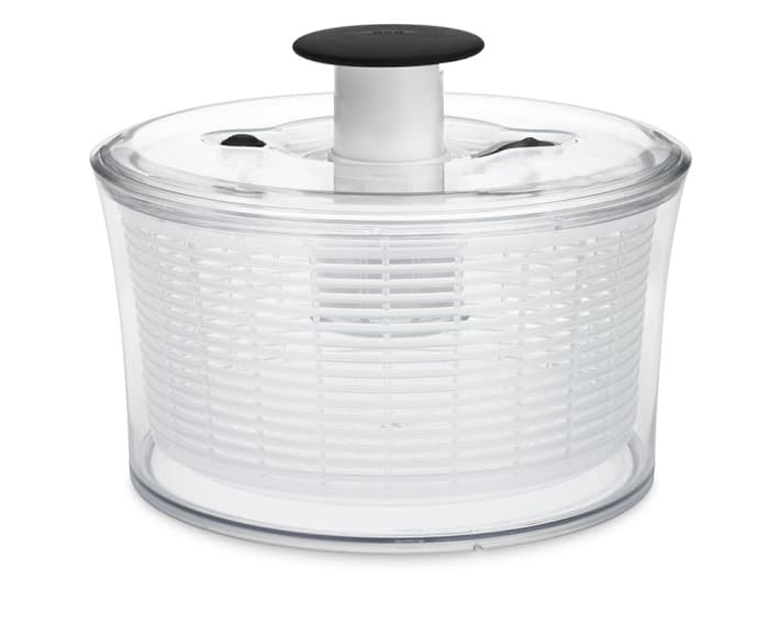 <b>Centrifugador de lechuga:</b> este utensilio es uno de los métodos más eficaces para secar las lechugas. En poco tiempo y sin mucho lío versus la antigua práctica de secarlas con un paño de cocina o con un escurridor tradicional. |
<b><a href="http://www.williams-sonoma.com/"> William Sonoma </a></b>$30