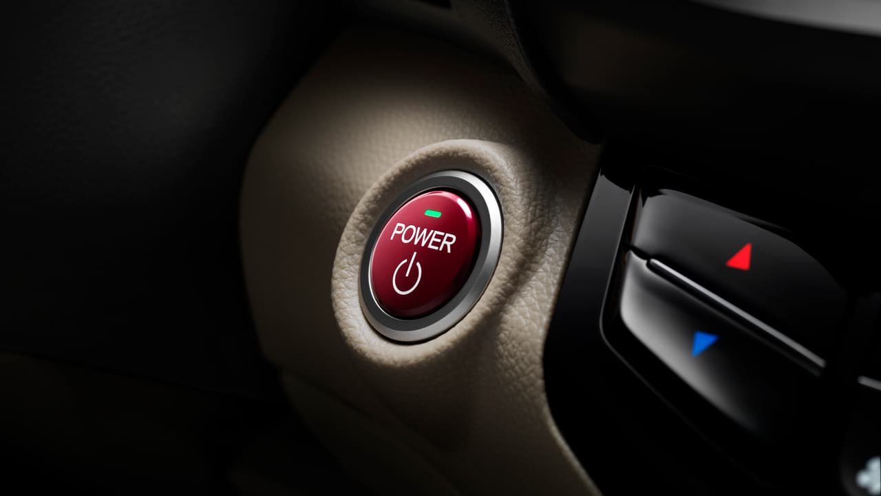 El botón para accionar el modo EV se ubica en el sector derecho de la consola central