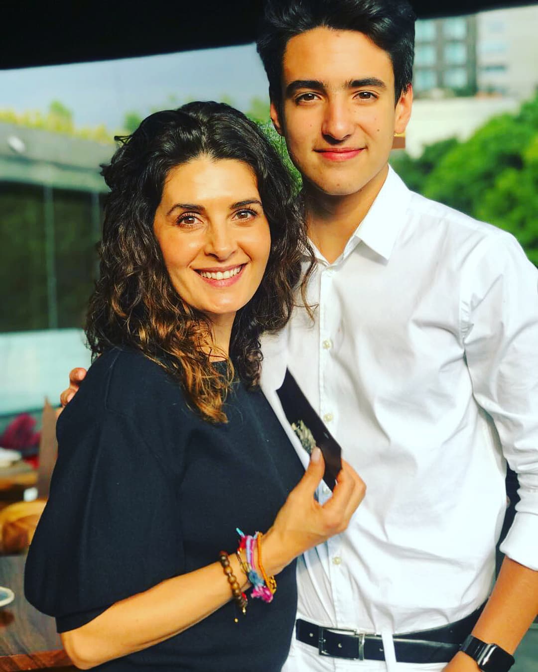 <b><a href="http://www.univision.com/temas/mayrin-villanueva">Mayrín Villanueva</a></b> tuvo a un apuesto hijo junto a 
<b>Jorge Poza</b>, a quien decidieron nombrar Sebastián, quien ahora es todo un adolescente que ha probado suerte en los melodramas mexicanos.