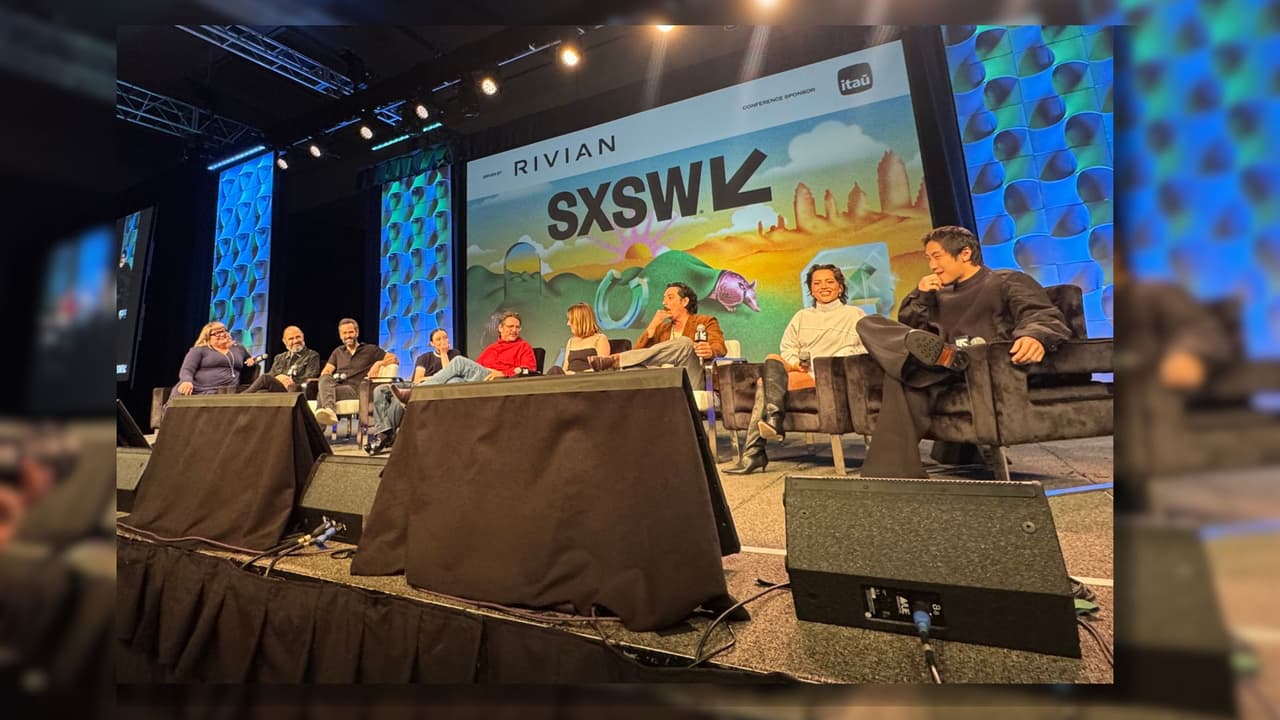 En el escenario de South by Southwest, 
<b>Pedro estuvo acompañado por sus compañeros de <i>The Last of Us</i>, Bella Ramsey, Gabriel Luna, Kaitlyn Dever, y otros. </b>Juntos presentaron
<b> el esperado tráiler de la segunda temporada de la serie</b>, pero lo que realmente emocionó a todos fue ver a Pedro y Bella compartir un abrazo sincero, reflejando la gran relación que tienen tanto dentro como fuera de la pantalla. Fue 
<b>un momento de verdadera conexión que el público de Austin pudo sentir.</b>