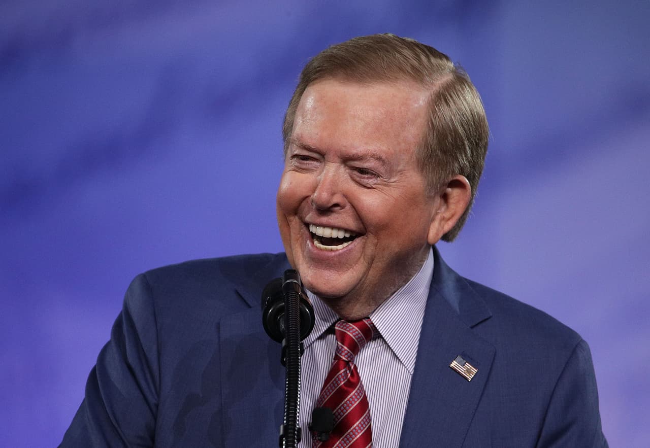 Fox Business cancela el programa de Lou Dobbs, el presentador que apoyaba las teorías conspirativas de Trump sobre fraude electoral