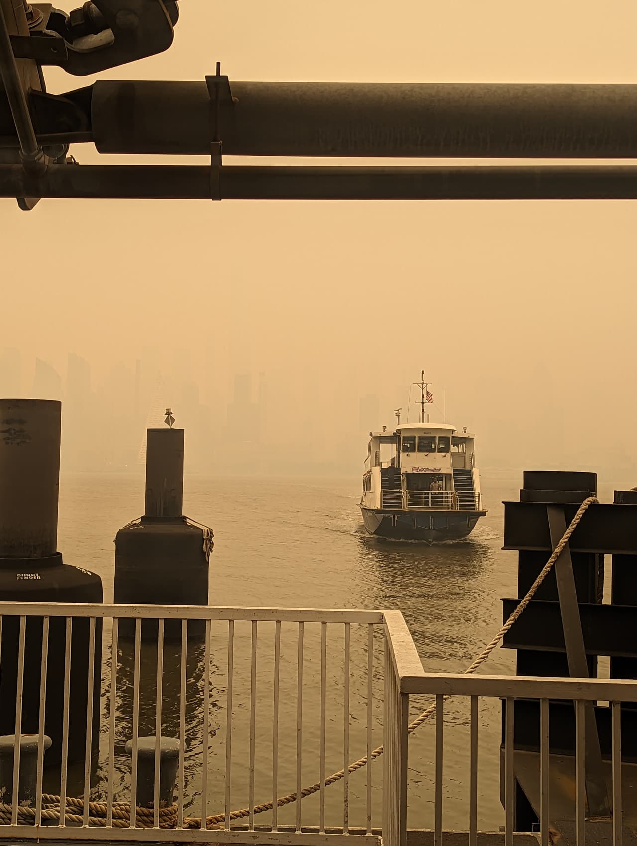 El gobierno de Nueva York señaló que la exposición a estas partículas puede traer ciertos malestares.