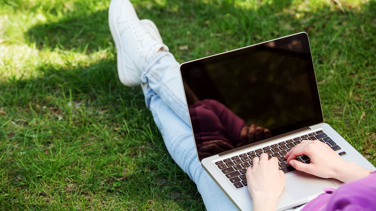 Los adolescentes pueden sacar en línea los documentos para trabajar en verano 

