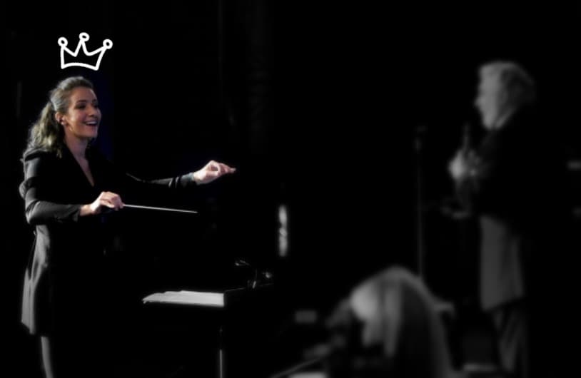 Se trata de Alondra de la Parra, fundadora y directora artística de la Orquesta Filarmónica de las Américas.