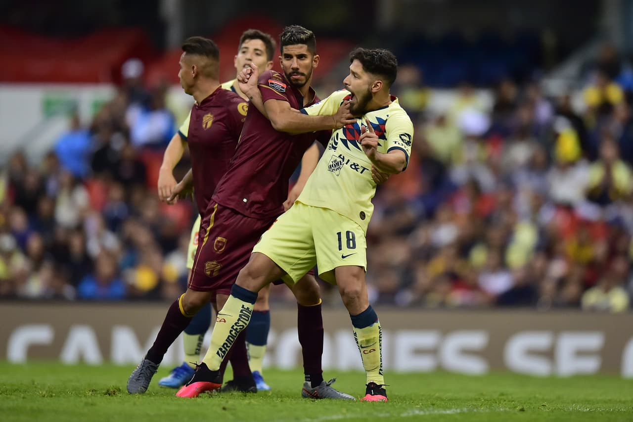 En un tiro libre le hicieron falta a Bruno Valdez en el área chica; decretaron penal.