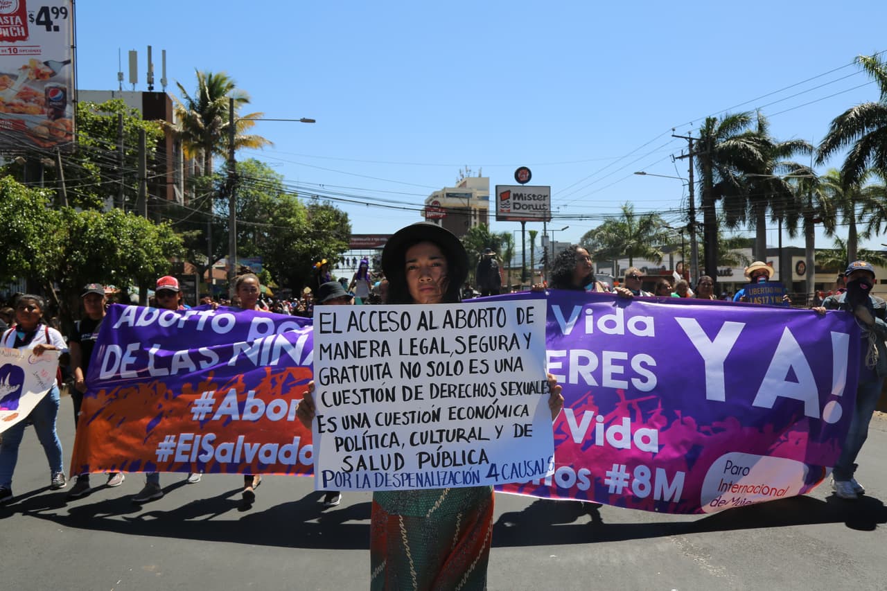 La Unión médica salvadoreña por la salud y vida de las mujeres apoya la ley que busca despenalizar el aborto en cuatro causales.