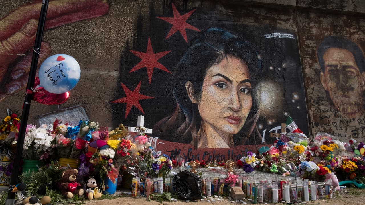 Familiares y amigos de Marlen Ochoa-Urióstegui llevan a cabo vigilia en Pilsen y exigen justicia por el asesinato