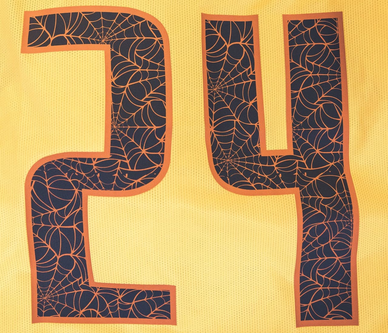 El América realizó telarañas en su tipografía en el 2018.