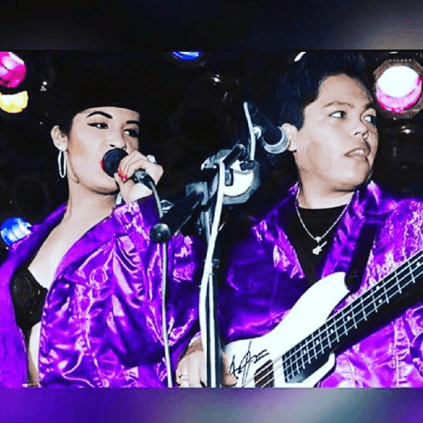 En 1989, la vida de Selena cambia con el surgimiento del sello discográfico latino EMI, donde de inmediato es contratada luego de que su presidente viera por televisión una presentación de la artista en vivo.