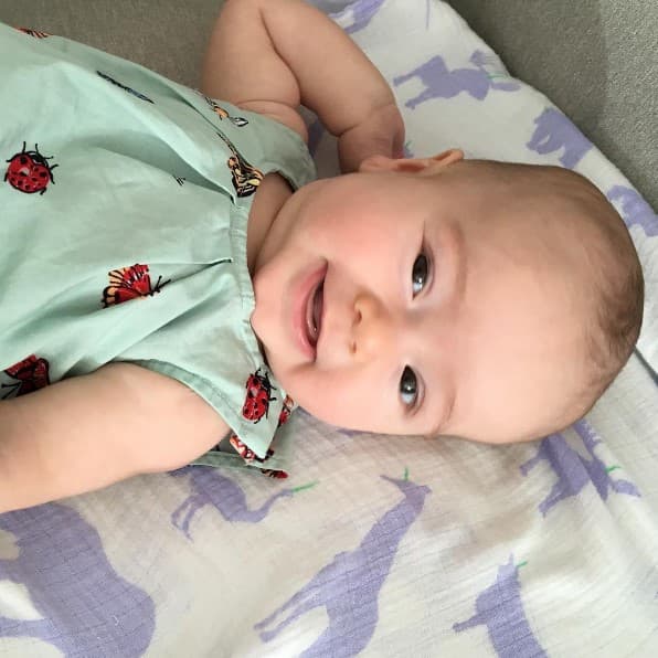 Cómo no derretirse de amor con Baby Alana, tiene una sonrisa encantadora.