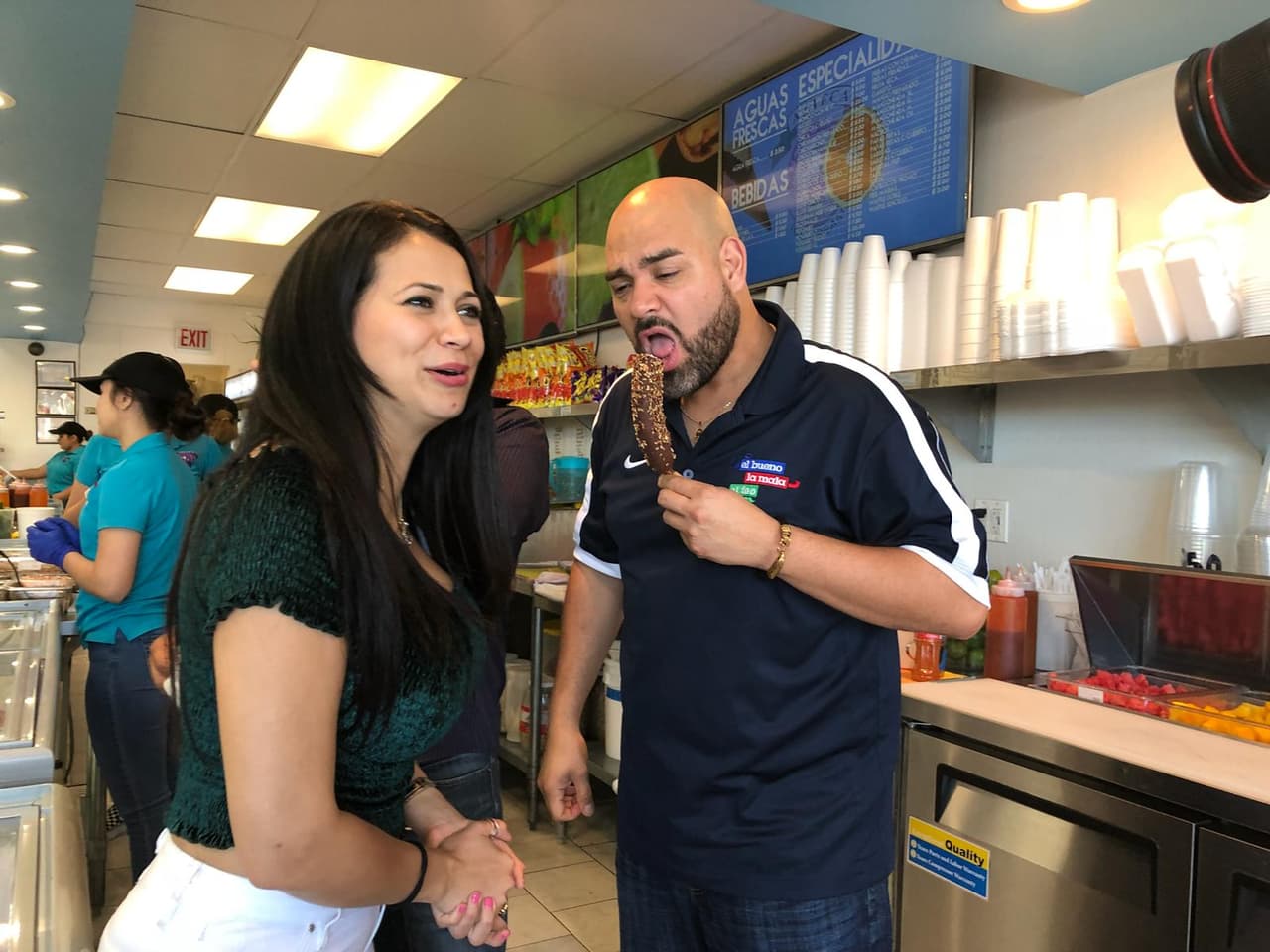 Pero pareciera que El Pelón sufría al hacerlo...