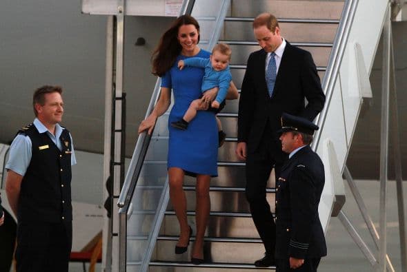 William y Kate a su llegada al aeropuerto de Canberra. Más videos de Chismes aquí.