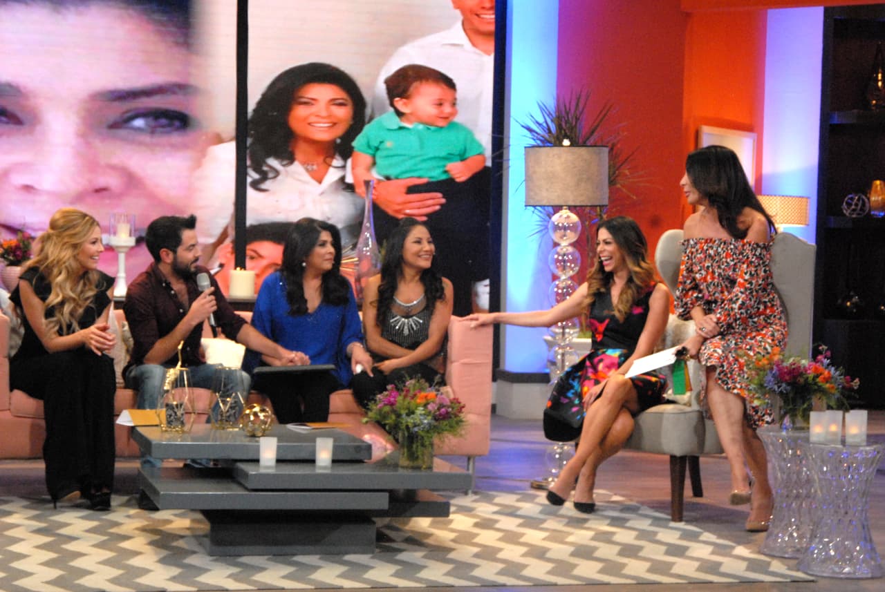 Él apareció en escena para dedicarle unas bellas palabras a su mamá.