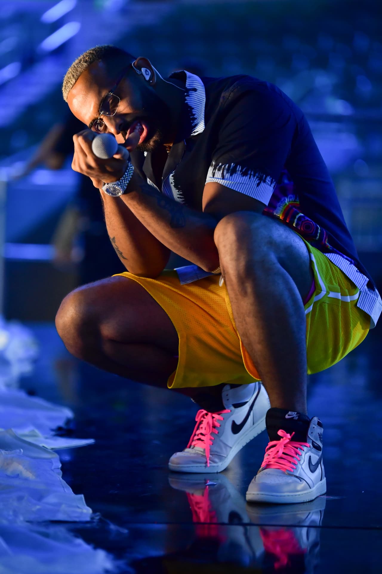 ¿Y qué tal la combinación de las agujetas rosas?