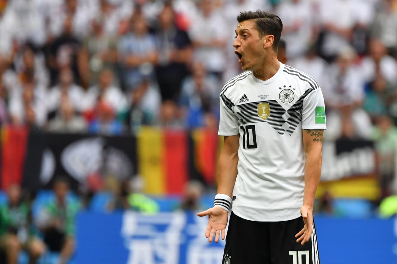 <b>Mesut Ozil: </b>el mago alemán no frotó la lámpara en este partido. Los escasos espacios que dejó México no fueron aprovechados por él. La marca de Guardado y Herrera lo anuló.
