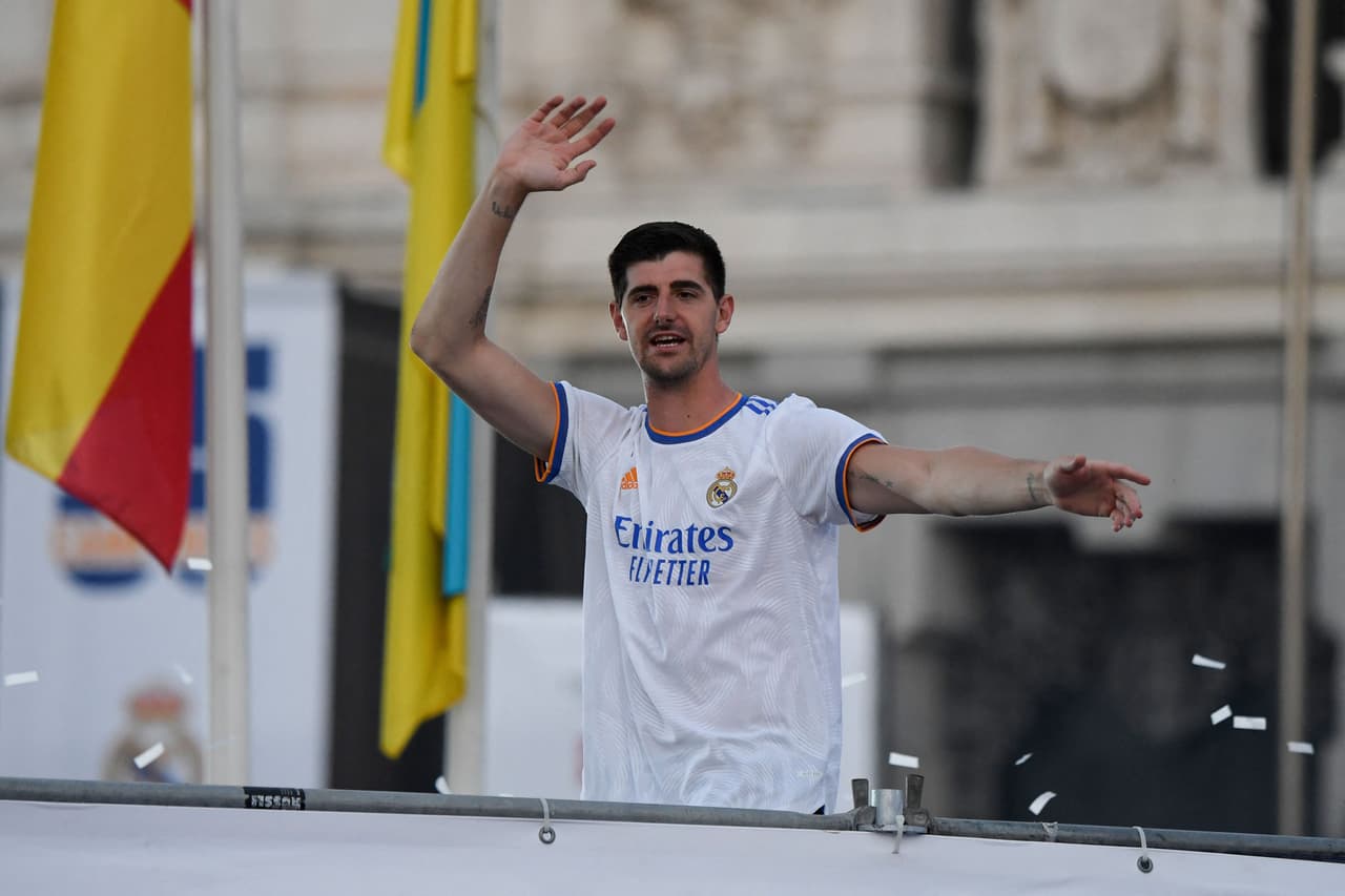 Miles de fanáticos del Real Madrid inundaron las calles de la capital española para festejar en grande el título 14 de la Champions League y el título 36 de LaLiga en un doblete histórico para la afición merengue que se coronó en Cibeles y en el Santiago Bernabéu.