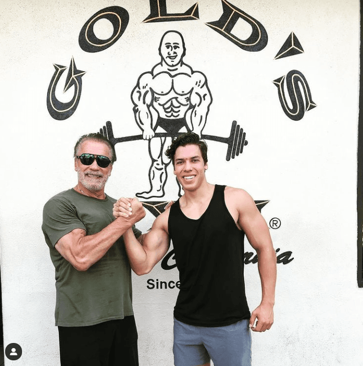 El 16 de mayo de 2011, se destapó el escándalo más grande en la carrera del actor Arnold Schwarzenegger: su matrimonio de 25 años con Maria Schriver había terminado porque el austriaco
<b> <a href="https://www.univision.com/famosos/arnold-schwarzenegger-frecuenta-cada-vez-mas-a-su-hijo-joseph-baena-fotos">tuvo un hijo con su ama de llaves</a></b>
<a href="https://www.univision.com/famosos/arnold-schwarzenegger-frecuenta-cada-vez-mas-a-su-hijo-joseph-baena-fotos">.</a>