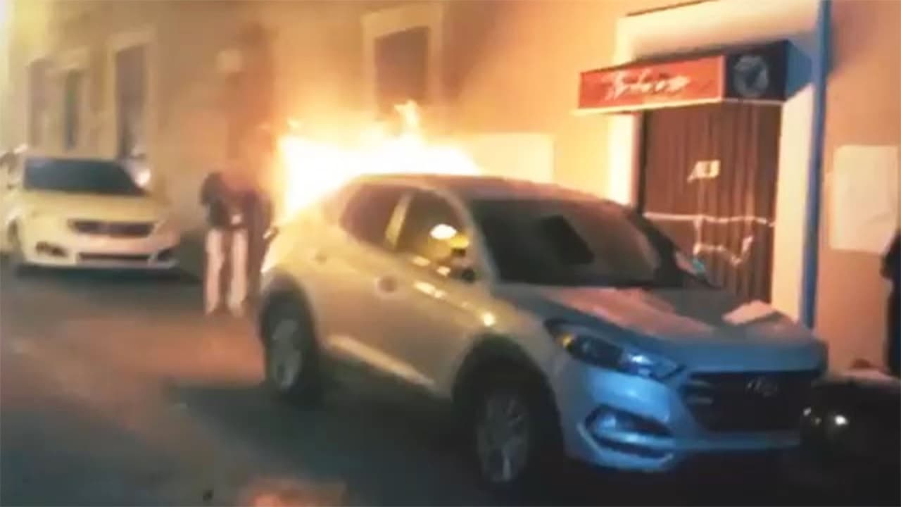 Se quema auto durante manifestaciones en el Viejo San Juan