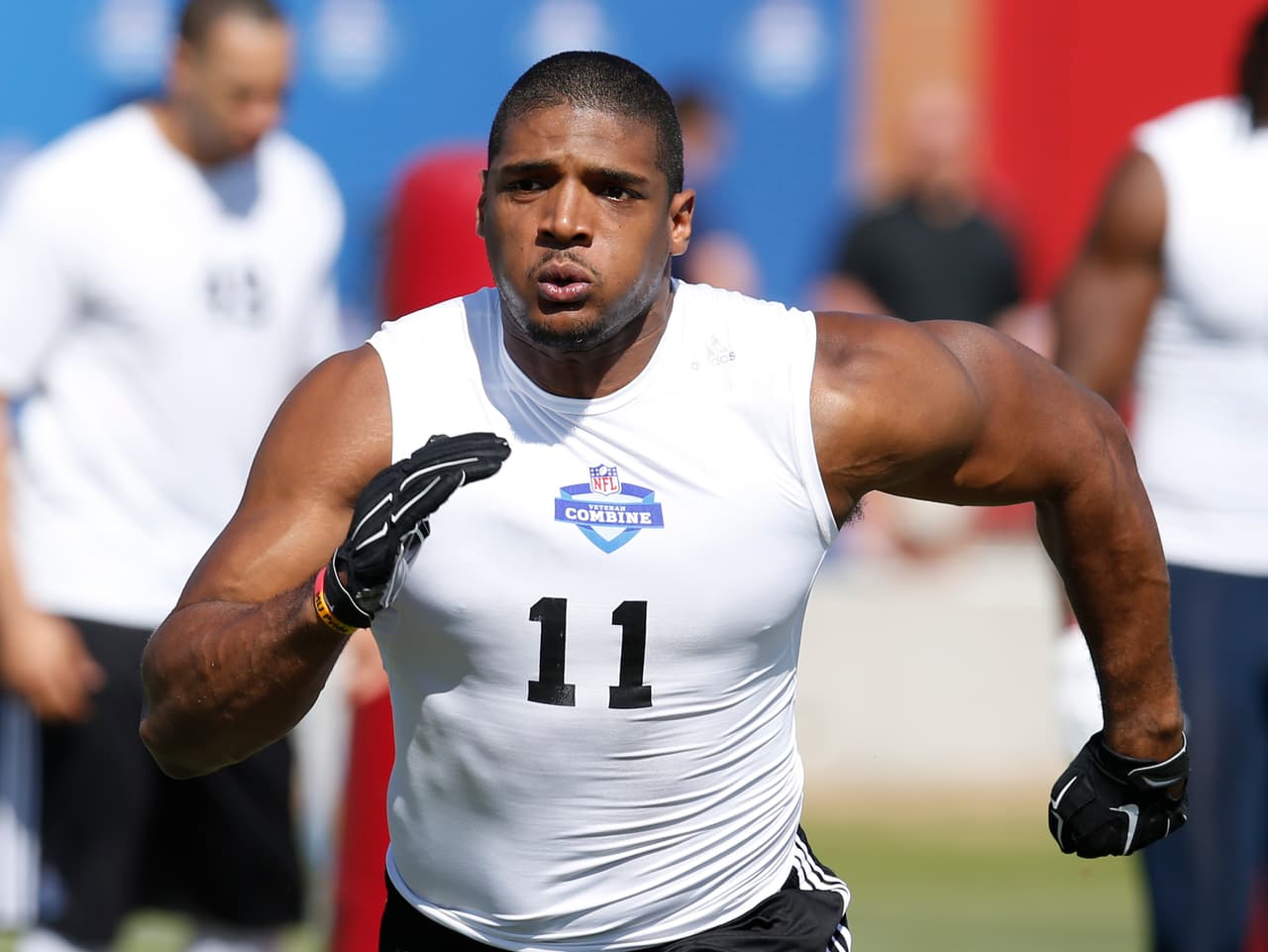 Michael Sam firmó un contrato por dos años con los Montreal Alouettes de la CFL