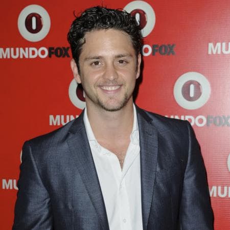 Luego de dos años de noviazgo, Uckermann y Téllez dieron por terminada su relación, tal y como la habían iniciado, de la manera más linda, según publicó la revista Hola!