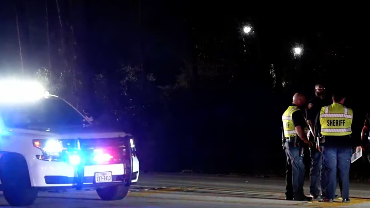 Buscan al conductor que atropelló a dos peatones en el área de Houston y luego se dio a la fuga