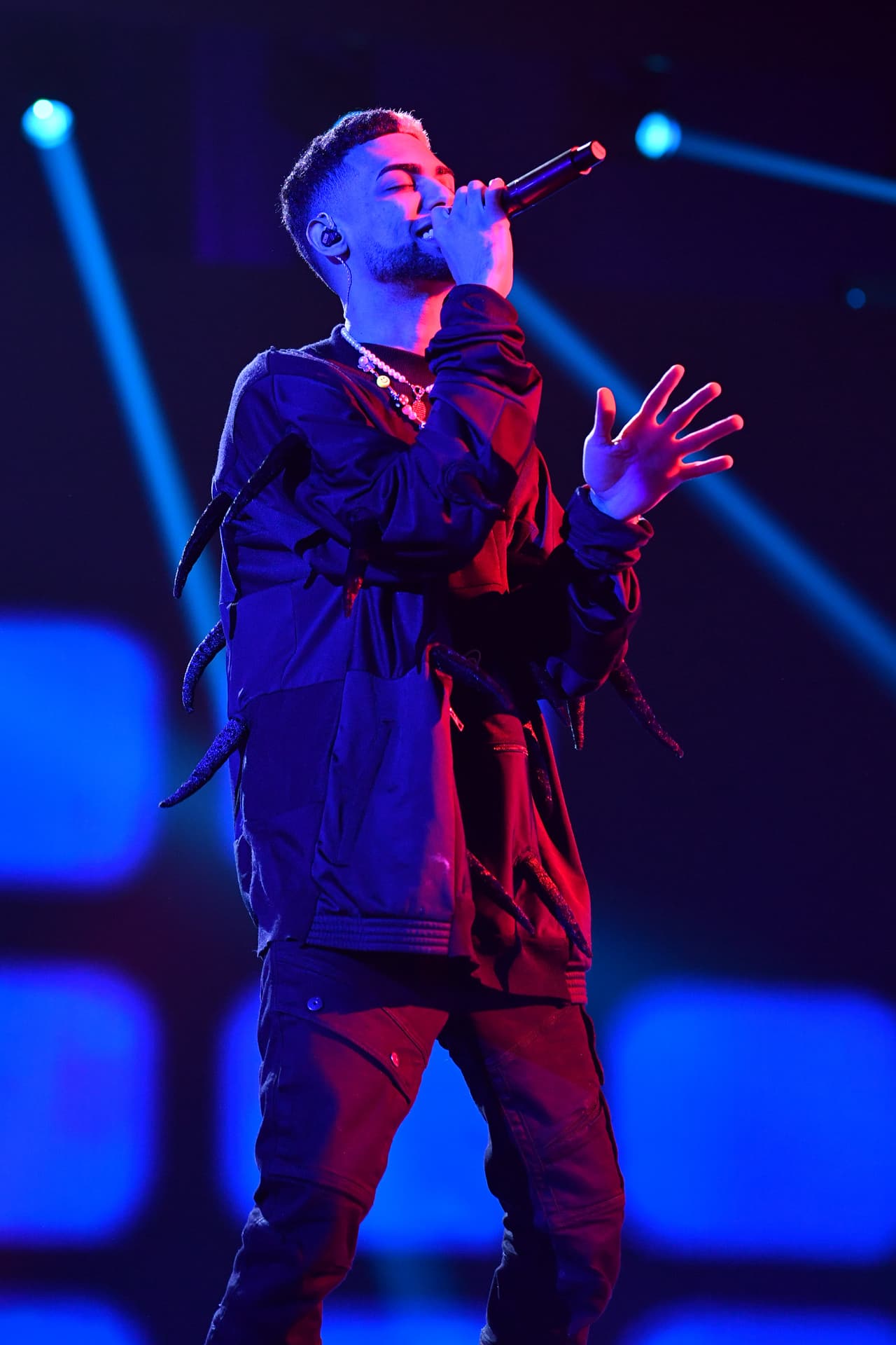 El romanticismo también se hizo presente durante los preparativos de Premios Juventud del lunes gracias a Jay Wheeler, con su reggaetón 'Viendo El Techo'.