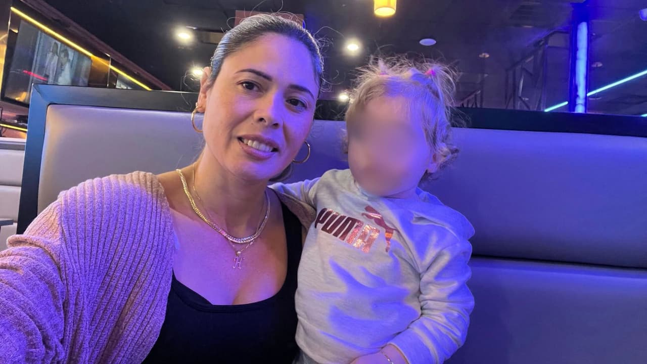 La abogada Claudia Cañizares, que está a cargo del caso de Heidy Sánchez, explicó que esta madre cubana tenía derecho a solicitar un perdón y también a ajustar su estatus migratorio. Sin embargo, se lo negaron al deportarla en 48 horas.