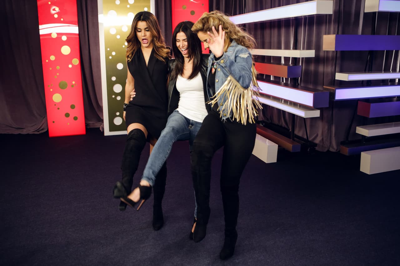 Con Clarissa y Aleyda la pasó de maravilla, pero sus zapatos fueron la sensación...