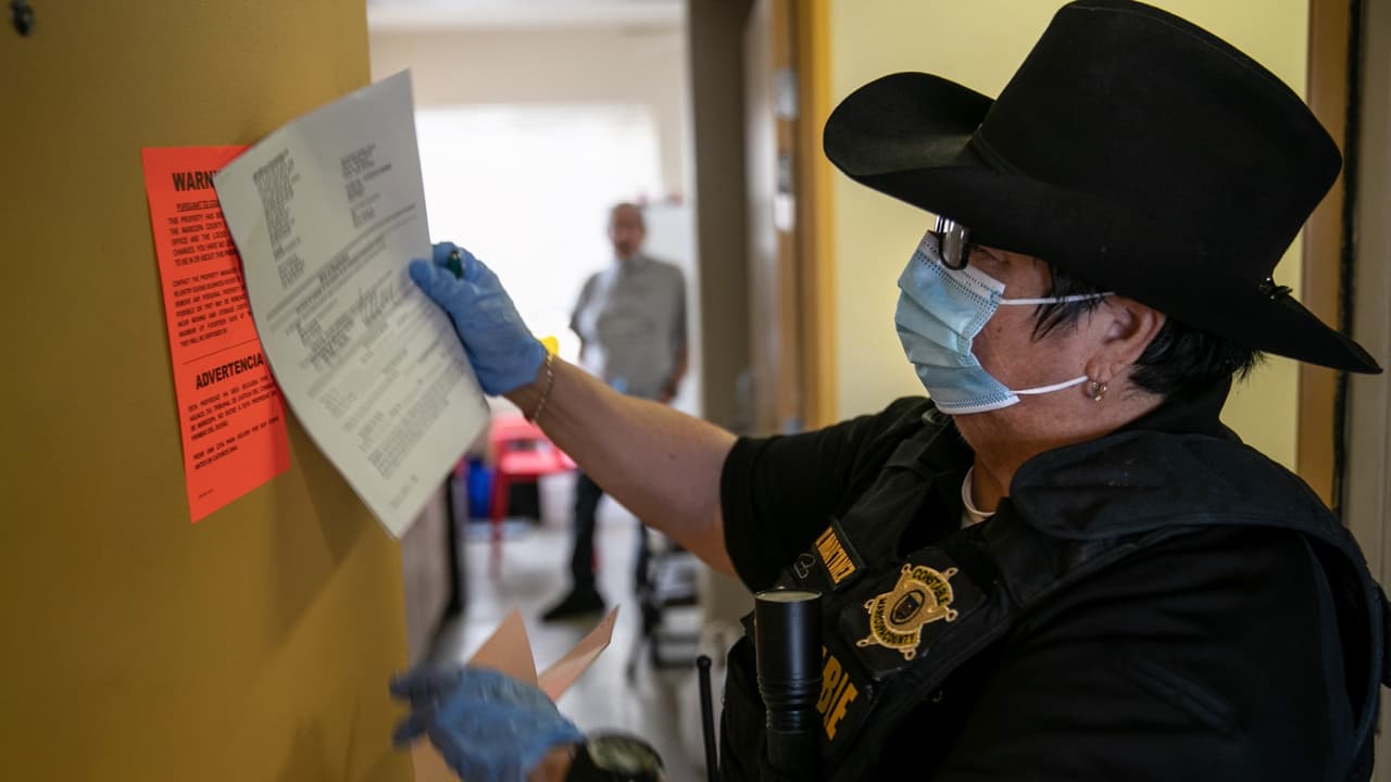 "Vivimos sin poder dormir pensando a dónde vamos a ir": órdenes de desalojo a residentes de tres parques de casas móviles