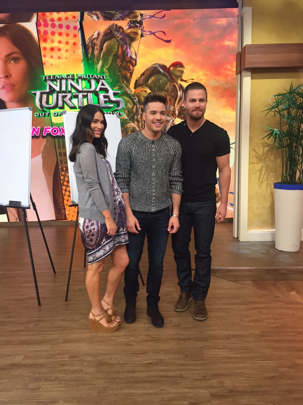 Megan Fox y Stephen Amell también jugaron un divertido round de adivinanzas.