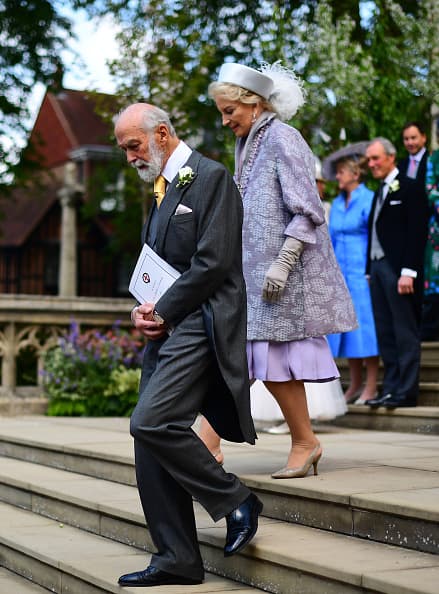 El príncipe de Kent, es primo hermano de la reina Isabel II, pues su padre, el príncipe George, era hermano de George VI, papá de la Reina.