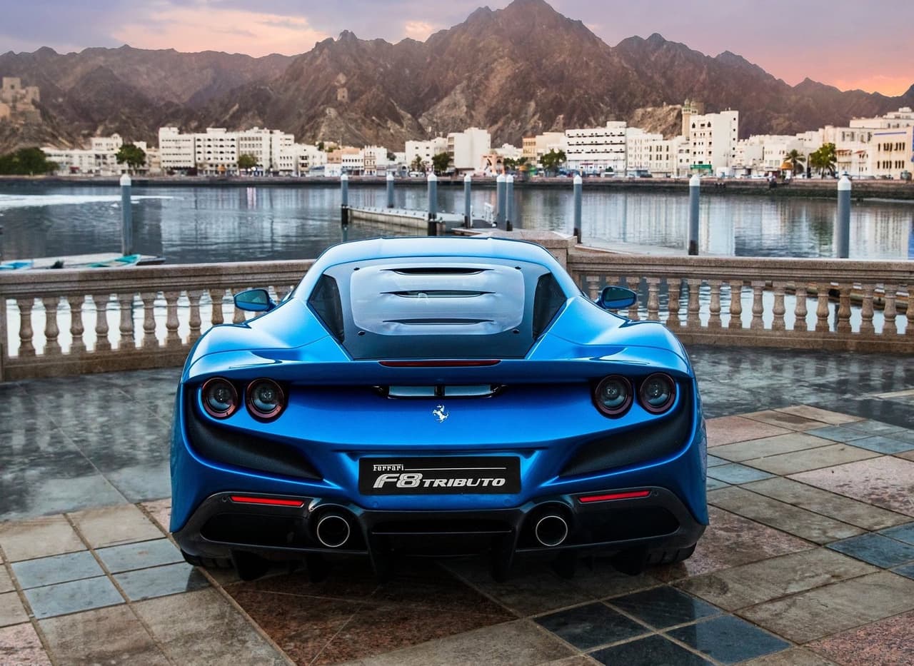 <b>Motor:</b> V8 de 3.9 litros doble turbo
<br>
<b>Transmisión:</b> Automática de 7 velocidades y doble embrague
<br>
<b>Potencia:</b> 710 HP
<br>
<b>Torque:</b> 586 lb-pie
<br>
<br>
<b>Precio:</b> 276,550 dólares