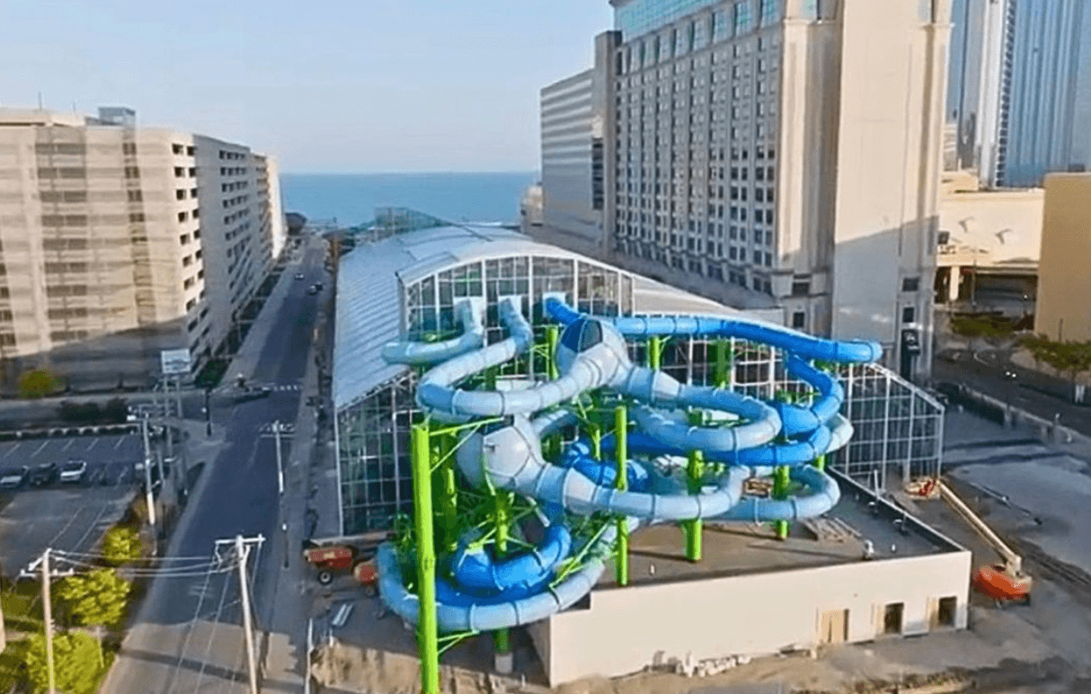 Otras atracciones incluyen un simulador de surf de 1,000 pies cuadrados, el Wild Wave FlowRider. También encontrará actividades acuáticas interactivas como fuentes de ducha y chorros y una piscina de aventuras para deportes dignos de chapotear.