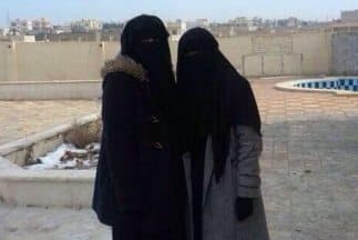 Estas novias de la yihad son parte de la campaña mediática del Estado Islámico en las redes sociales. (Imagen tomada de Twitter)