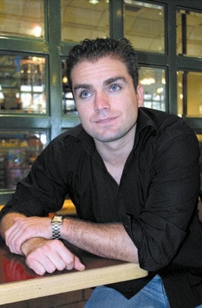 Siempre se supo que 
<b>Jorge Peralta</b> era empresario y tenía varios negocios, pero después se supo que había estafado a 
<b><a href="http://www.univision.com/temas/sherlyn-gonzalez">Sherlyn</a></b> quitándole 135 mil dólares.