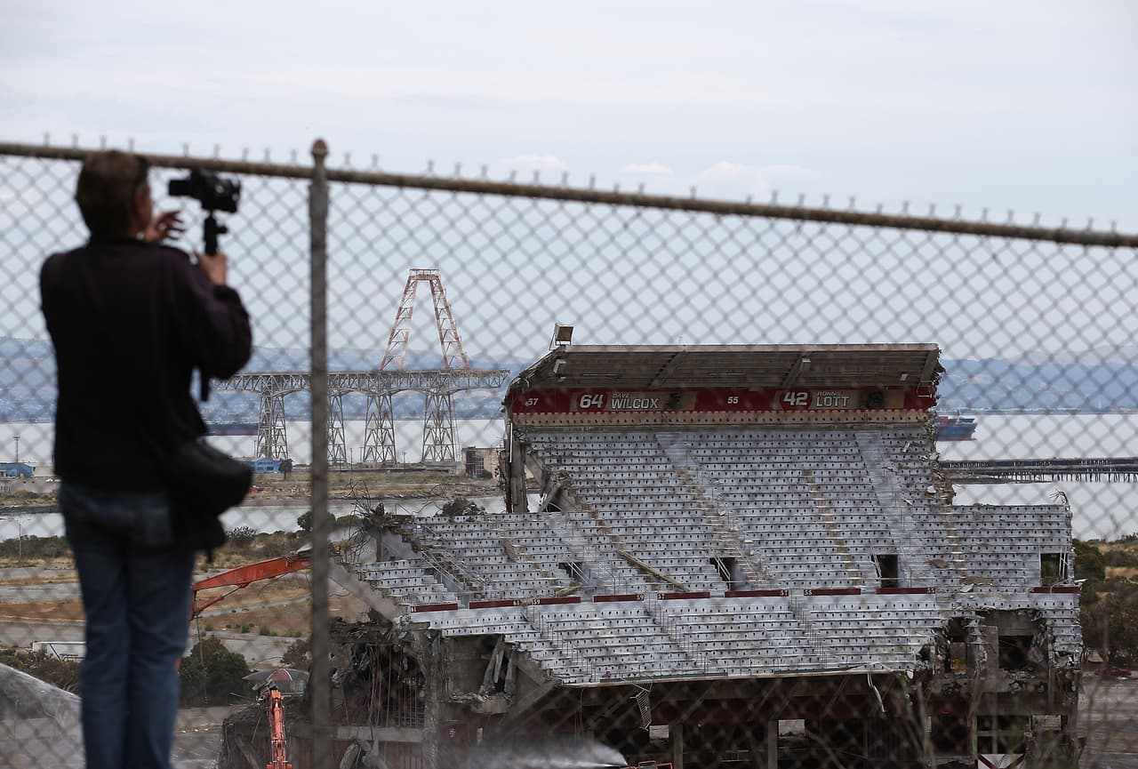 La demolición de la excasa de los Gigantes y los 49ers de San Francisco llegó a su fase final.