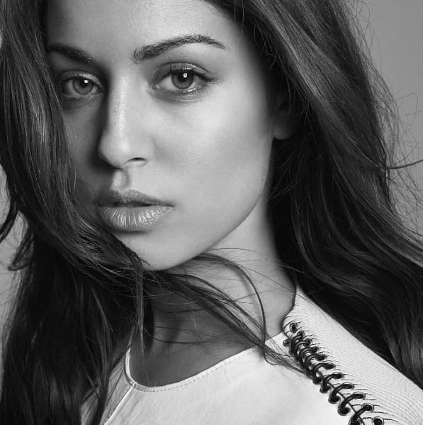 La actriz española de ascendencia árabe protagoniza la nueva serie de UniMás El Príncipe. No dejes de deleitarte con su belleza y sisfruta sus mejores fotos aquí: