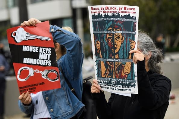 El problema de las personas sin hogar en Venice “es una grave crisis”, escribió Bonin. “Necesitamos gente interesada en solucionarlo, no en explotarlo”, asegurando que la visita de Villanueva en el campamento tienen una doble agenda.