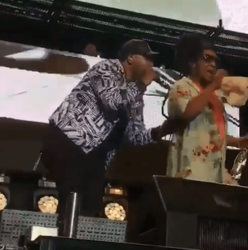 Cristiano Ronaldo no es el único que le ha ofrecido apoyo al cantante. Don Omar y Tego Calderón lo acompañaron el domingo en tarima con su tema 'Bandolero'.