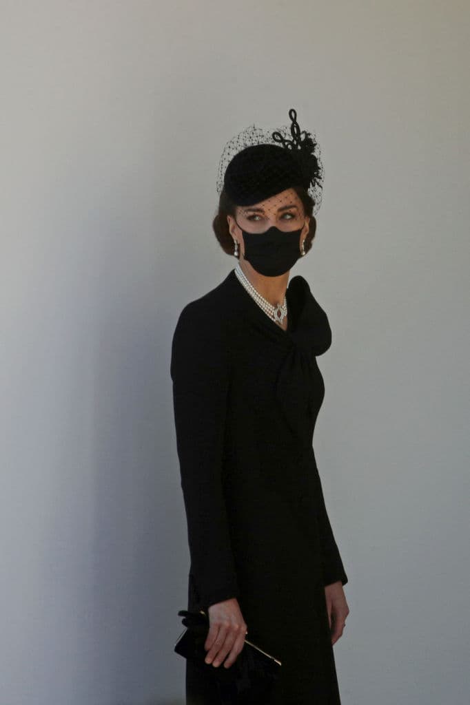 De acuerdo con información del diario, la reina Isabel utilizó la gargantilla en la celebración del cumpleaños número 70 de la exprimera ministra Margaret Thatcher, así como en otros eventos de las décadas de 1980 y 1990. 
<br>