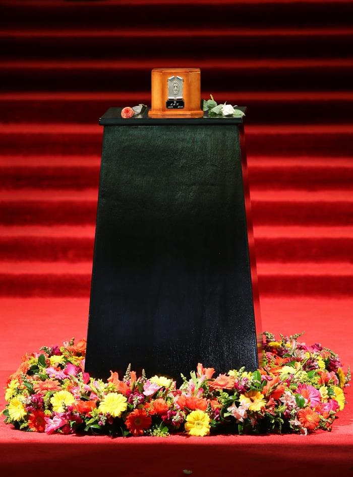 La urna donde se encuentran los restos de Juan Gabriel