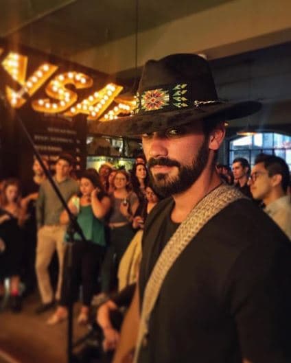 El segundo actor que le dará vida a la pareja gay es Diego Amozurrutia.