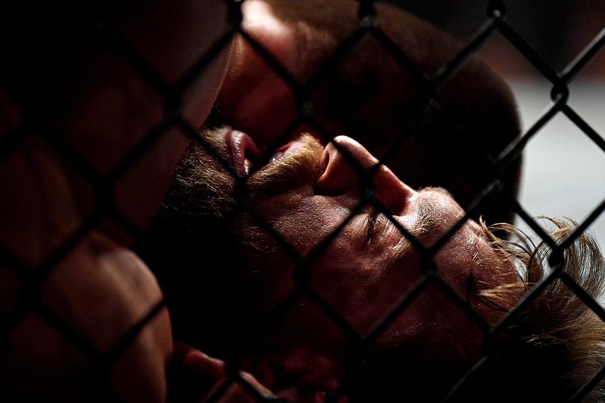 En varios momentos del combate, Conor McGregor lució débil y a punto de ser superado por su rival.