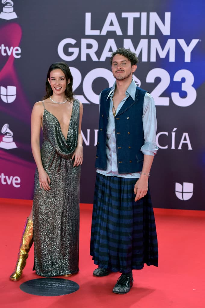 Rafa Sardina y Monsieur Periné llegaron con atuendos muy originales.