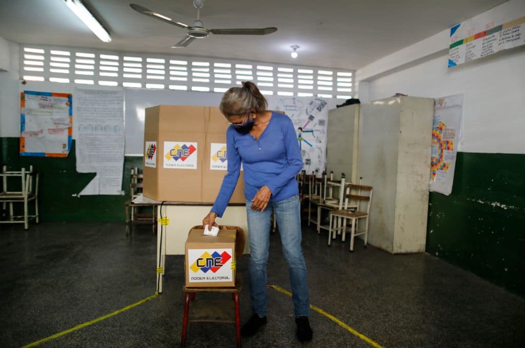 El chavismo gana las cuestionadas elecciones parlamentarias en Venezuela, marcadas por una altísima abstención