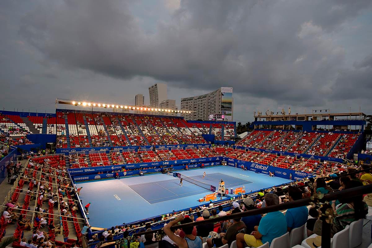 El estadio dentro del Grupo Mundo Imperial poco a poco se fue llenando.