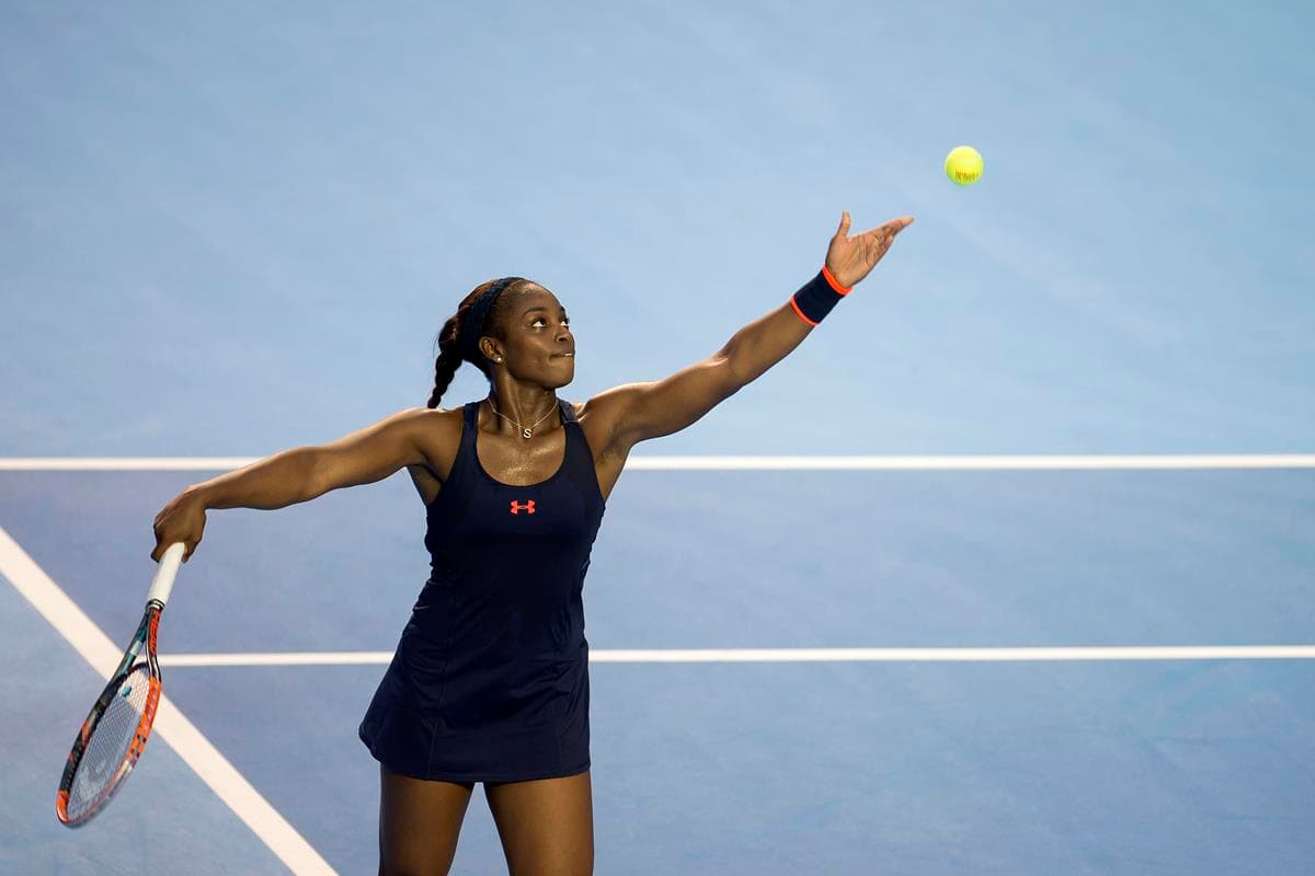 Los poderosos saques de Stephens comenzaron a funcionar.