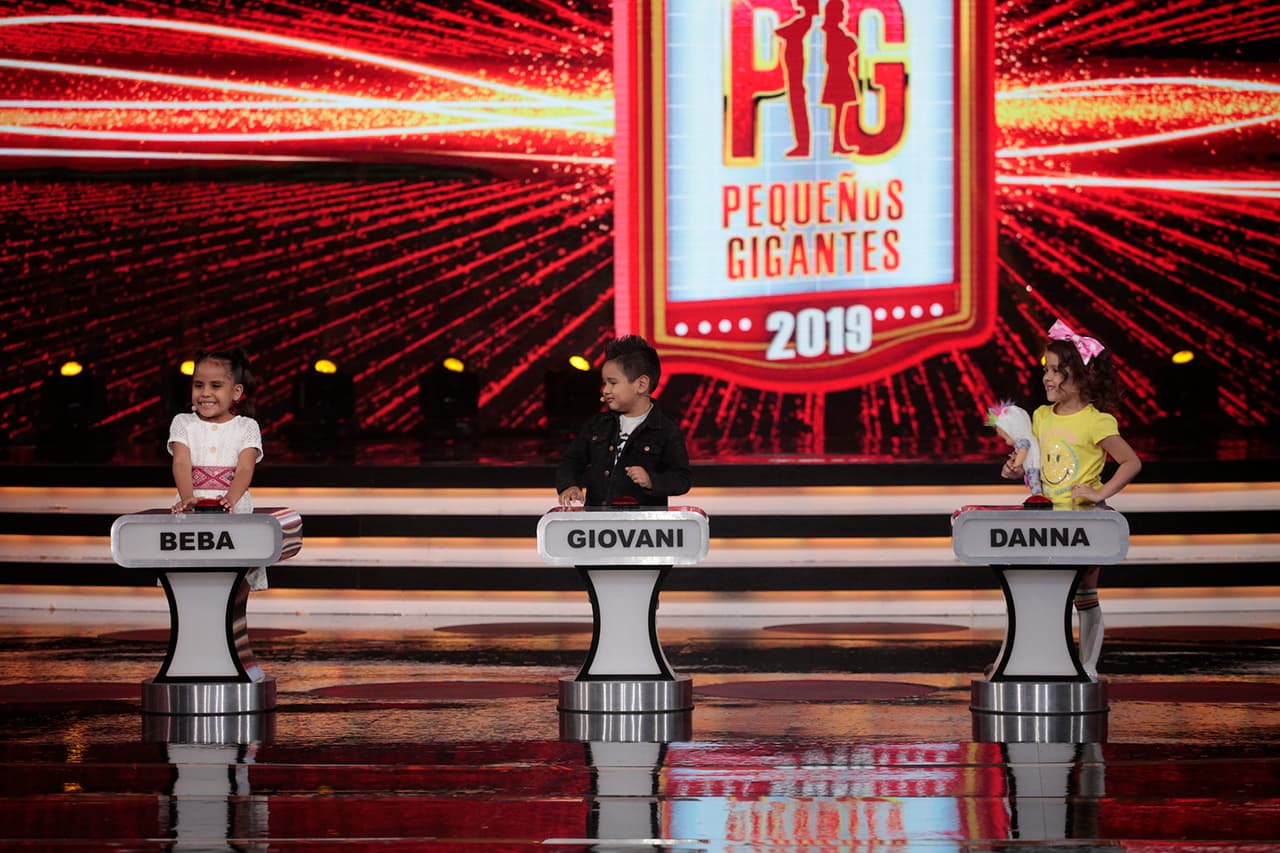 Galilea comenzó la competencia preguntándole a los niños ¿cómo es una persona celosa?. La primera en contestar fue Danna: "A veces se pone loca cuando se roban a tu chico". Después llegó el turno de Giovani: "Que dice: 'hey. hey, ¿a quién estás viendo, eh?". Las risas del público se escucharon en el foro.